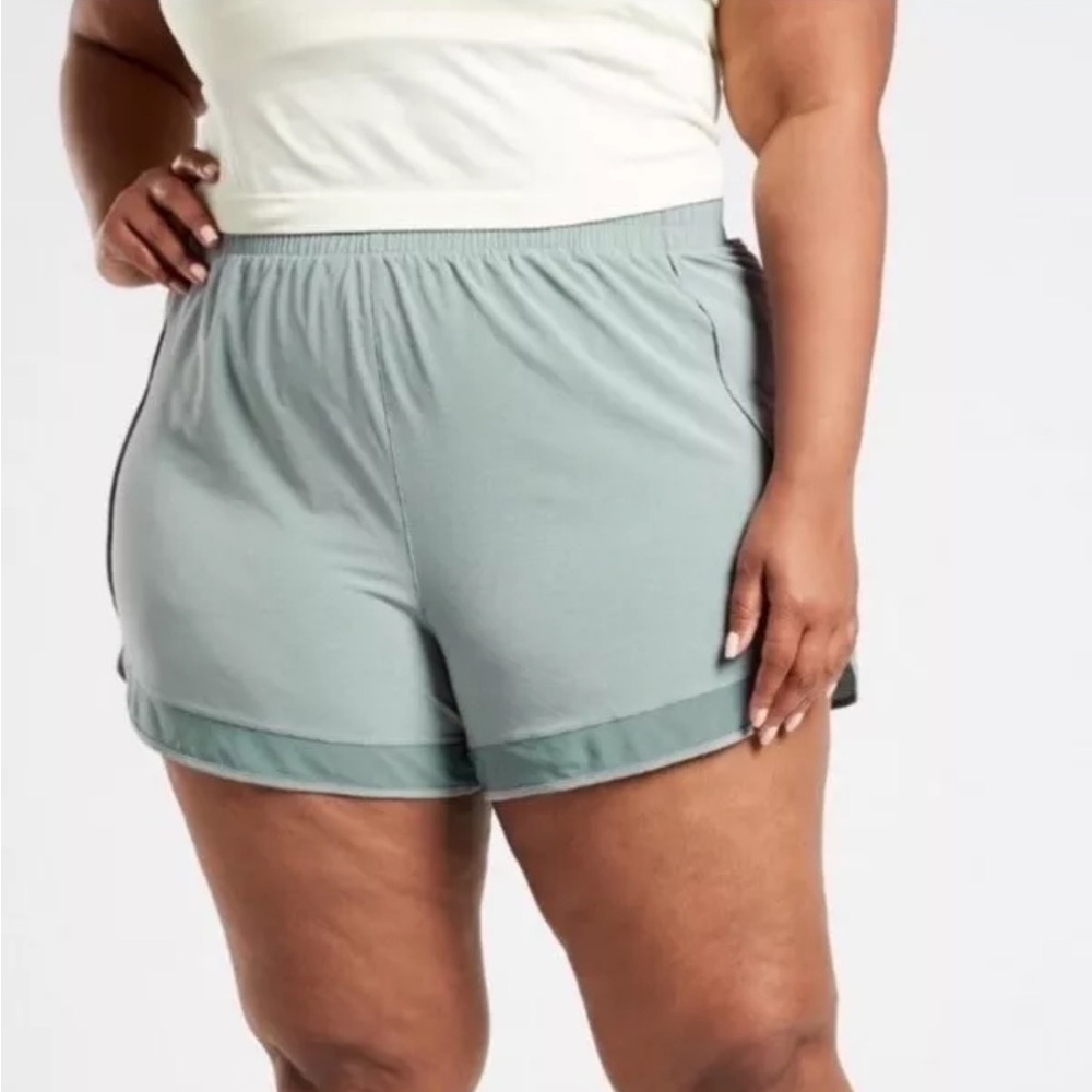 Athleta Mesh Racer Run Shorts 4" Women's Size 1X Sage Green Elastic Waist